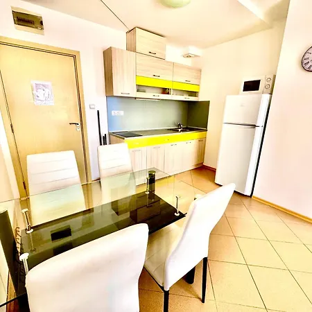 Grand Kamelia Sunny Daire